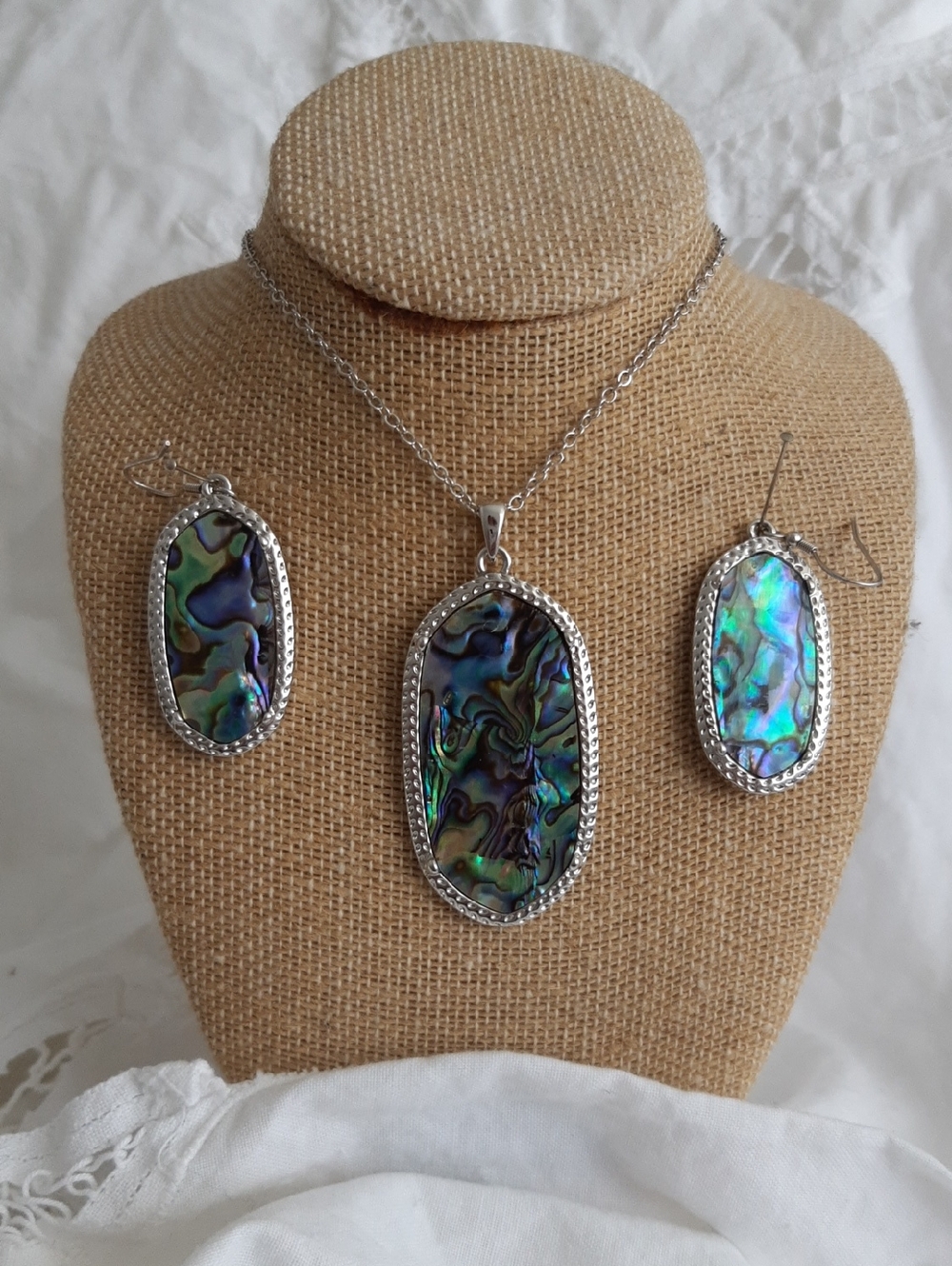 Stunning Fifth Avenue Collection Silver Tone Abalone Shell Look Necklace Set